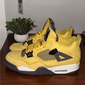 Jordan 4 lightnings size 13